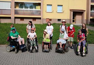Přátelský piknik klientů DS kopretina s klienty STD Effatha v nové terapeutické zahradě